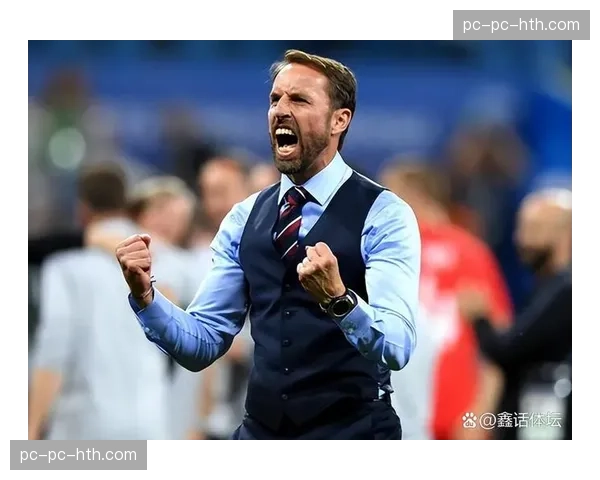 英格兰队主帅索斯盖特现身伊蒂哈德球场考察球员